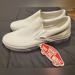 Never worn 7.5 white Vans shoes. They're in perfect condition!